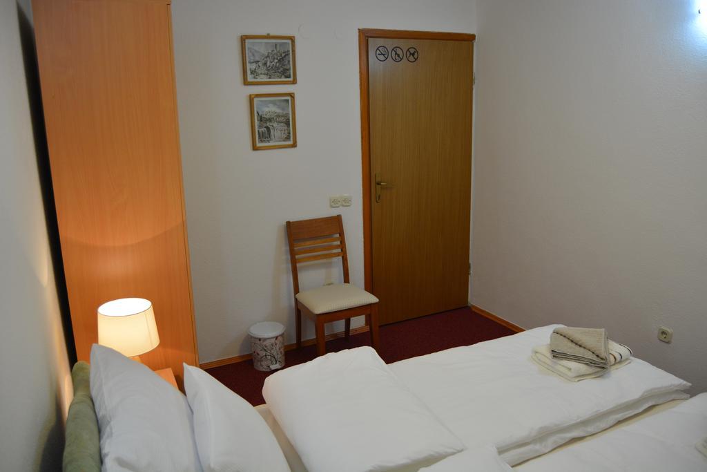 Hostel Denal Sarajevo Kamer foto