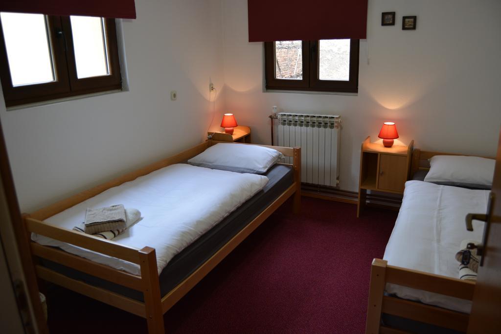 Hostel Denal Sarajevo Kamer foto