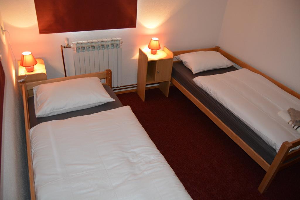 Hostel Denal Sarajevo Kamer foto