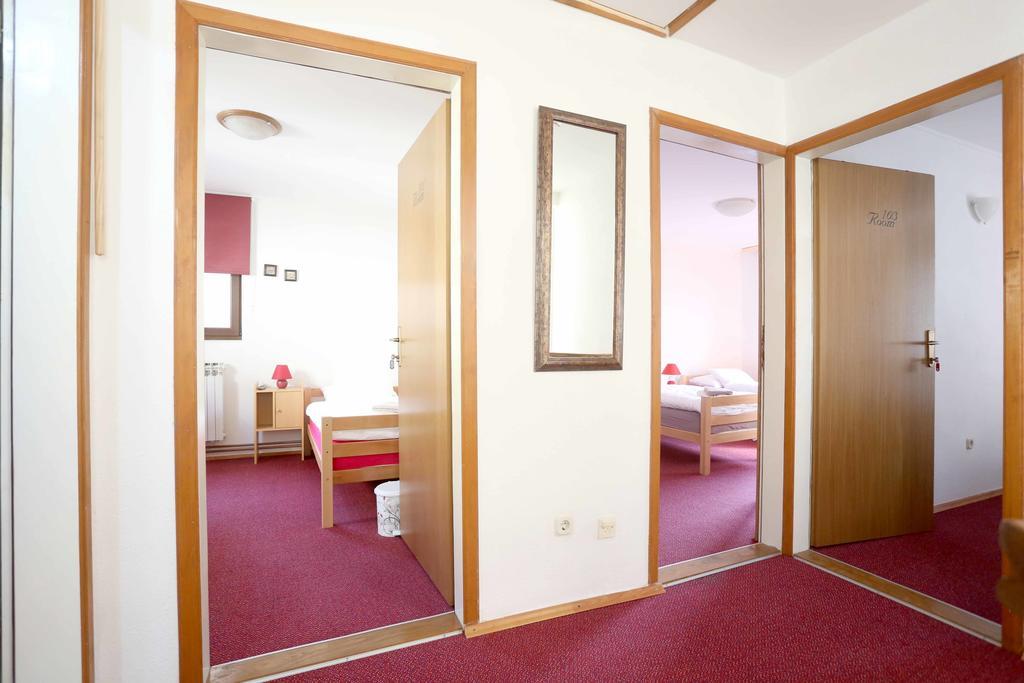 Hostel Denal Sarajevo Buitenkant foto