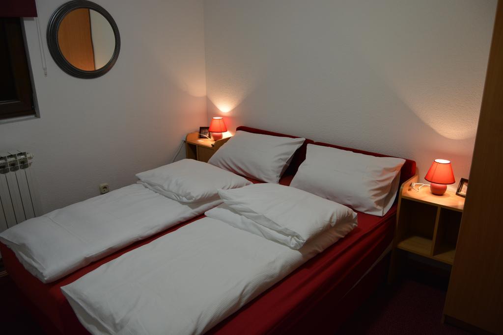 Hostel Denal Sarajevo Buitenkant foto