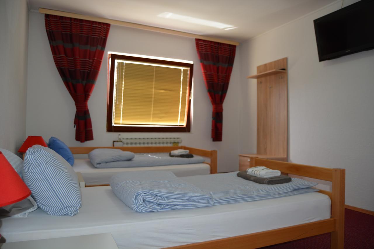 Hostel Denal Sarajevo Buitenkant foto